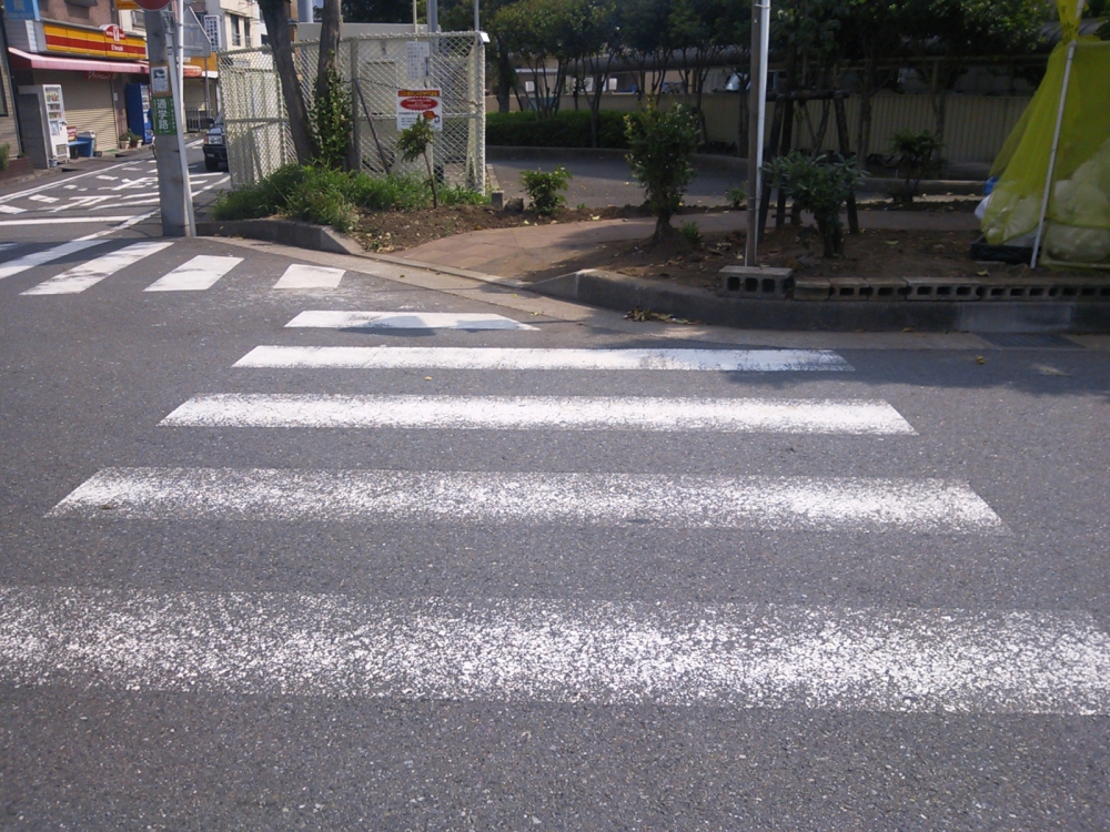 小向仲野町歩道段差