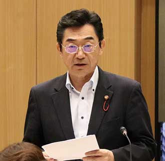 質問に立つかわの忠正議員